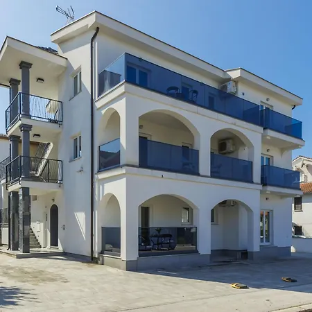 Amra 3 By Interhome