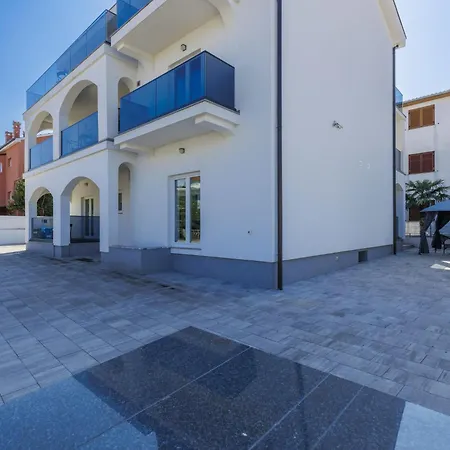 Amra 3 By Interhome Апартаменты Пореч