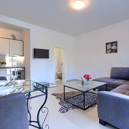 Amra 3 By Interhome Пореч