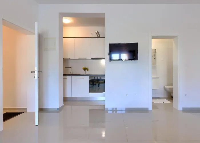 Amra 3 By Interhome アパート ポレッチ